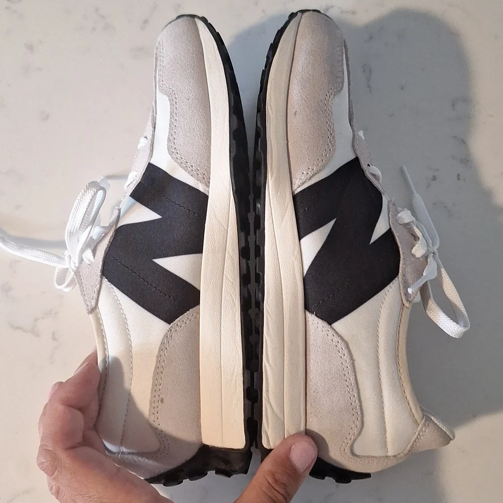 New Balance 327 Kids Size 6 Womens Size 8 - Picture 3 of 5